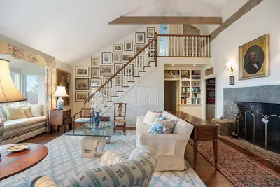 Image de Timeless Seaside Estate: 4 Lodgings, Private Beach