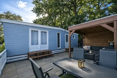 Image de Cozy mobile home on cozy family campsite!