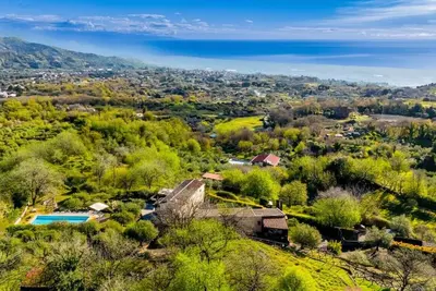Image de Wonderful Sicilian villa, built entirely of typical lava stone