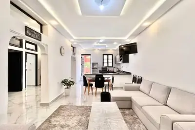 Image de شقة عصرية بتراس واسع  و مشمس في وسط مراكش