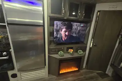 Image de Fabulous 4-bedroom campground with Ac in Combate