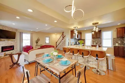 Image de Walk to Kinnickinnic Ave! Newly Updated Abode