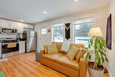 Image de 6 Mi to Polar Caves! All-Season Getaway w/ Sauna