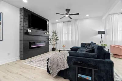 Image de Spacious Indy Retreat — Stylish, Central & Family-Friendly