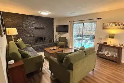 Image de Honeycreek Hideaway Lakefront Hot Tub Retreat Near Boat Ramp on Grand Lake Ok!