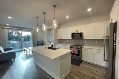 Image de Beautiful and Spacious New Home for 6-Month Rental