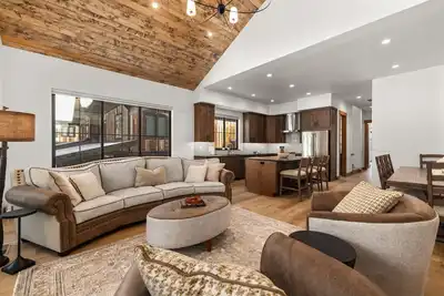 Image de Gather at 508 2 king w hot tub & sauna, sleeps 12