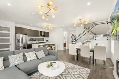 Image de Sleek & Chic 4br Contemporary Home in Vancouver