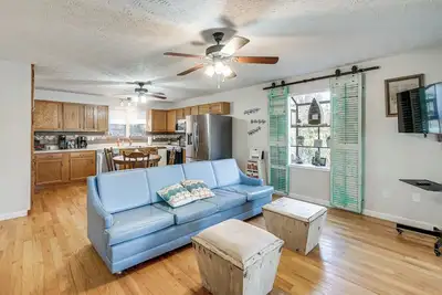 Image de Fish & Swim Off the Dock: Lake Sinclair Family Gem