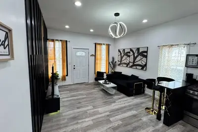 Image de Stylish apartment within walking distance to everything