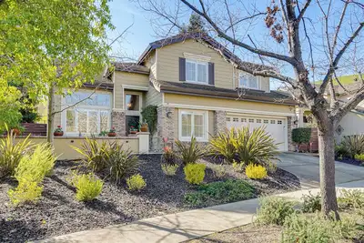 Image de Fairfield Wine Country Getaway w/ Backyard Oasis!