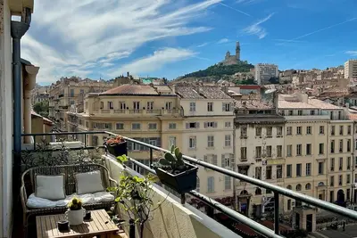 Image de Sur le Vieux Port, extérieur vue Bonne Mère