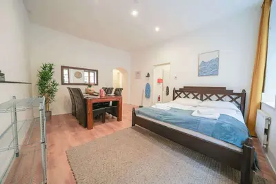 Image de 3 king-size beds, 25 min to center, ground floor