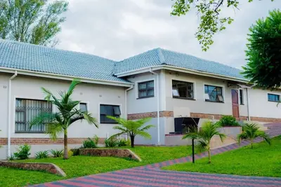 Image de A timeless elegance, modern comfort B&B, nestled in a picturesque, leafy suburb.