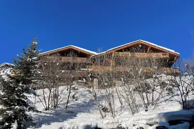 Image de Superbe chalet ski aux pieds jacuzzi salle de fitness 12 personnes