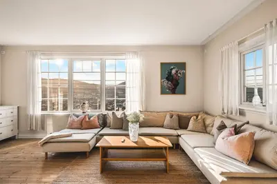 Image de Charming Home with Spectacular Views - New!