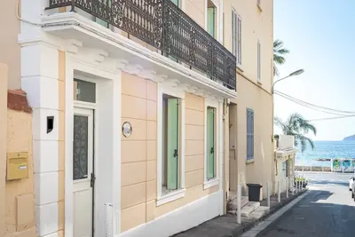 Image de Villa « Mourillon Maison et Jardin 6-8 pers » avec terrasse privée, Wi-Fi et climatisation