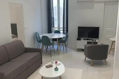 Image de Spacieux appartement en plein centre de Nice dans le carré d’or,