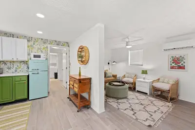 Image de Bottom of Duplex! Summer Dates Available! Book Now!