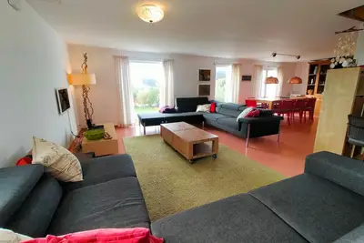 Image de Maison lumineuse à 800m de la plage, accepte animaux, jardin grand