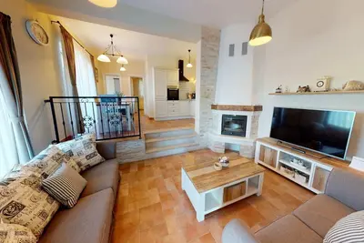 Image de Villa dans un paysage côtier luxuriant