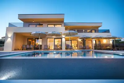 Image de Villa à Maslenica avec piscine chauffée