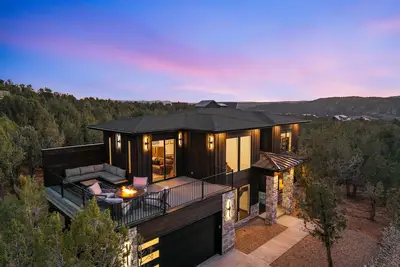 Image de Brand New Modern Home Between Zion & Bryce