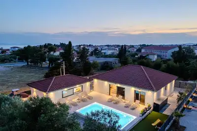 Image de Villa côtière à Privlaka avec sauna