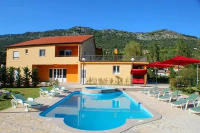 Image de Maison de vacances pour 14 personnes à Vrgorac