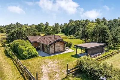Image de Einladendes Holzhaus auf riesigem Grundstück