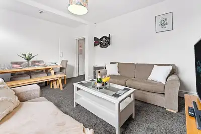 Image de 6 Bedroom House in Warrington Centre Sleeps 12