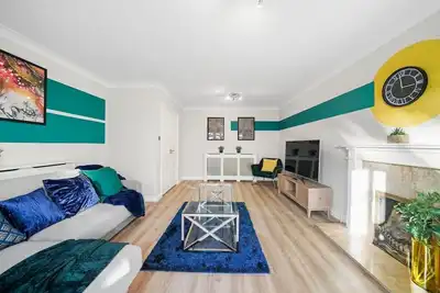 Image de Large 6 Bedroom Cambridge Abode