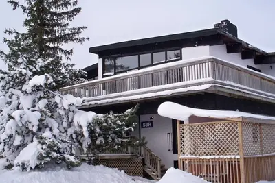 Image de 6 Br Blue Mountain Cottage|Private Beach|Hot Tub|Sauna, Ping Pong Table