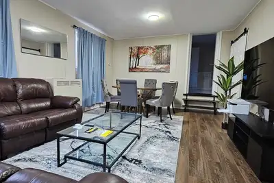 Image de Spacious 4br Retreat w/ King Loft Near Downtown Ptbo & Hospital + Parking