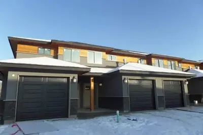 Image de Spacious modern townhouse in central Dawson Creek