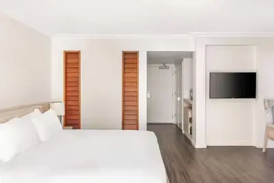 Image de Ideal Mix of Comfort and Value! Partial Ocean View, Outdoor Swimming Pool!