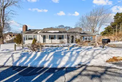 Image de Family Walk to Craigville BeachBright 4br Coastal Retreat