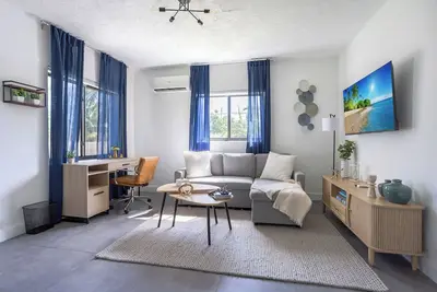 Image de Unit 4 - Beautiful 1br Apt w/Parking Near Biscayne Boulevard