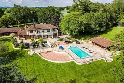 Image de Mimmshall Mansion - Cinq Chambres Villa, Couchages 14