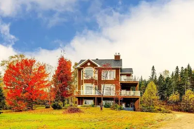 Image de 3 Bdrm - WoW: Spa, river view, fireplace & more!