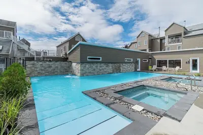 Image de Msa condo with year-round heated pool and spa!