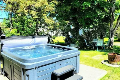 Image de 5ch | Spa + Fireplace + Smart Tv | 6mins Massive