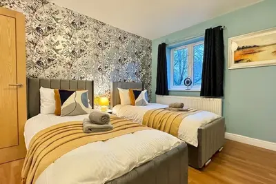 Image de Stylish 2-Bedrooms | Free Gated Parking | 2 Bathrooms