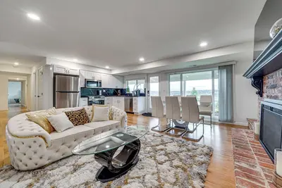 Image de Stunning Lake Sammamish Views! Bellevue Retreat