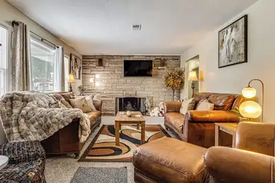 Image de 1 Mi to Butler! Family-Friendly Indianapolis Home