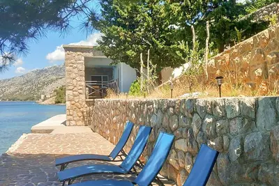 Image de Superbe maison de 3 chambres à Karlobag