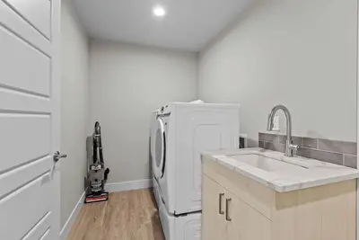 Image de Spacious Escape with an Entertainment Garage!