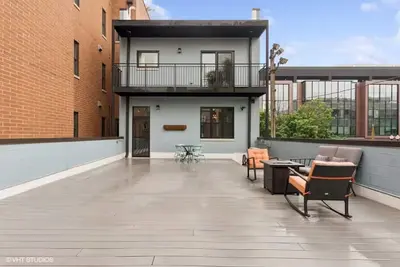 Image de Northhalsted Terrace · Modern Luxury for an Unforgettable Chicago Stay