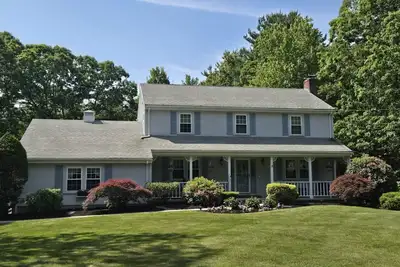 Image de A Slice of Heaven with privacy right next to the World Cup!