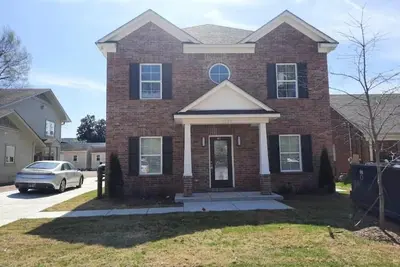 Image de FullFurnished 2 Bedroom 2. 5 Bath Town home for Corporate Rental offered by Owner